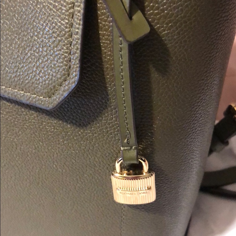 Michael Kors - Picture 3 of 4